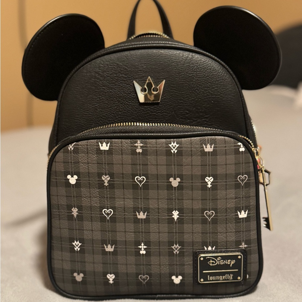 Disney Loungefly Gray and White Icon Bag x Rare Kingdom Hearts